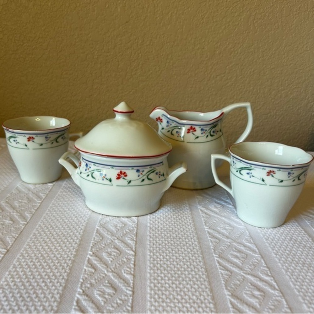 Vintage Gibson Grace Cream and Sugar Set with‎ Two Coffee Cups